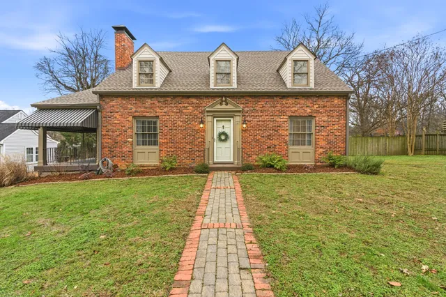 $899,900 | 1410 East Riverwood Drive, Nashville, TN 37216