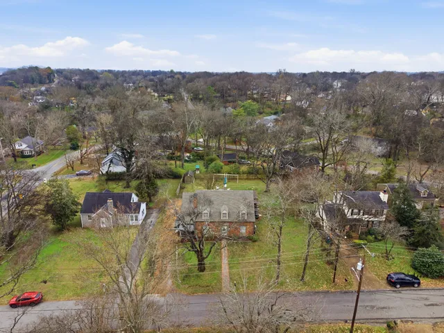 $899,900 | 1410 East Riverwood Drive, Nashville, TN 37216