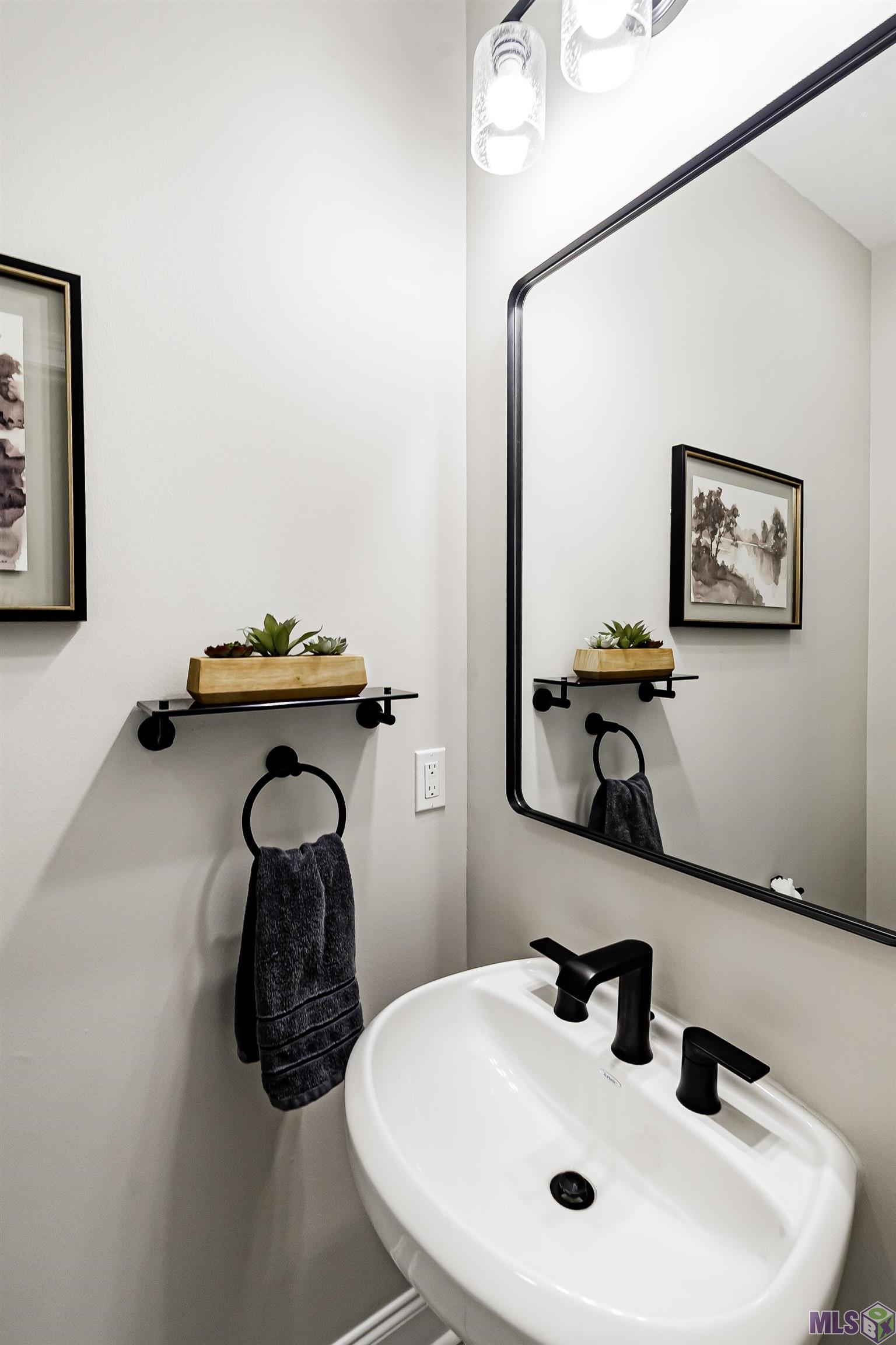 38327 Cornerview Road Gonzales, LA 70737 - Photo 18 of 43 Front Half Bathroom