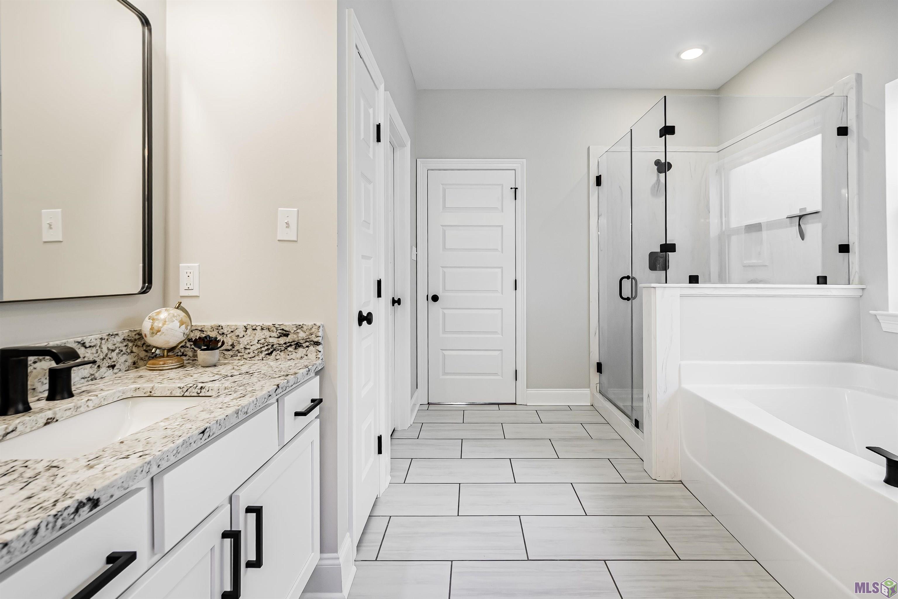 38327 Cornerview Road Gonzales, LA 70737 - Photo 20 of 43 EnSuite Master Bath