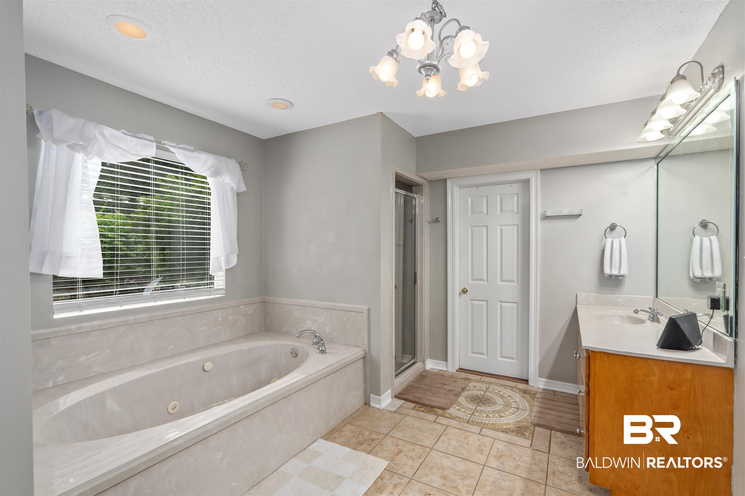 20011 Lawrence Road Fairhope, AL 36532 - Photo 22 of 41 Primary Bath