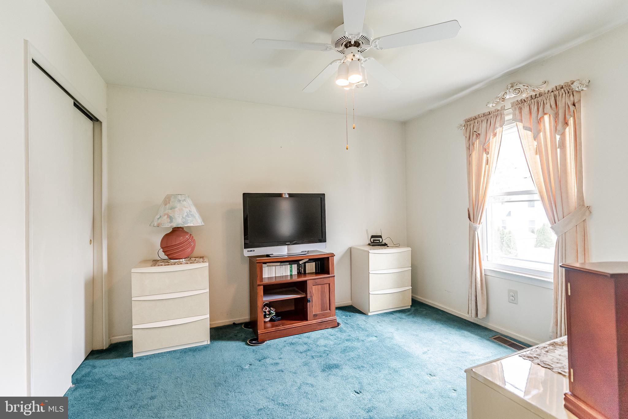 56 Ridgewood Way Burlington, NJ 08016 - Photo 19 of 27 2nd Bedroom