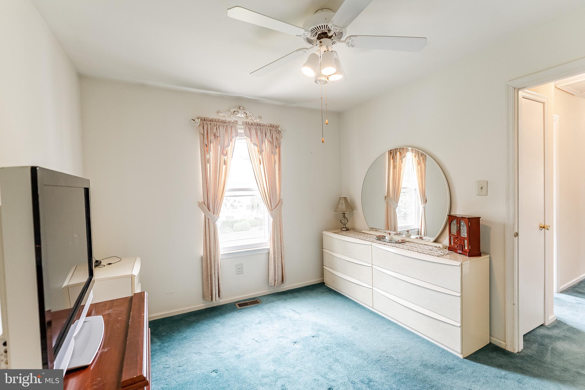 56 Ridgewood Way Burlington, NJ 08016 - Photo 20 of 27 2nd Bedroom