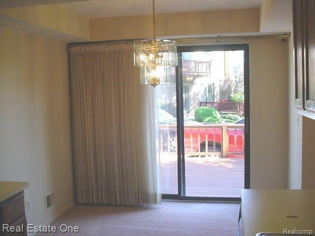 115 Meadow Ln Circle Rochester, MI 48307 - Photo 12 of 25 bay window and crown molding