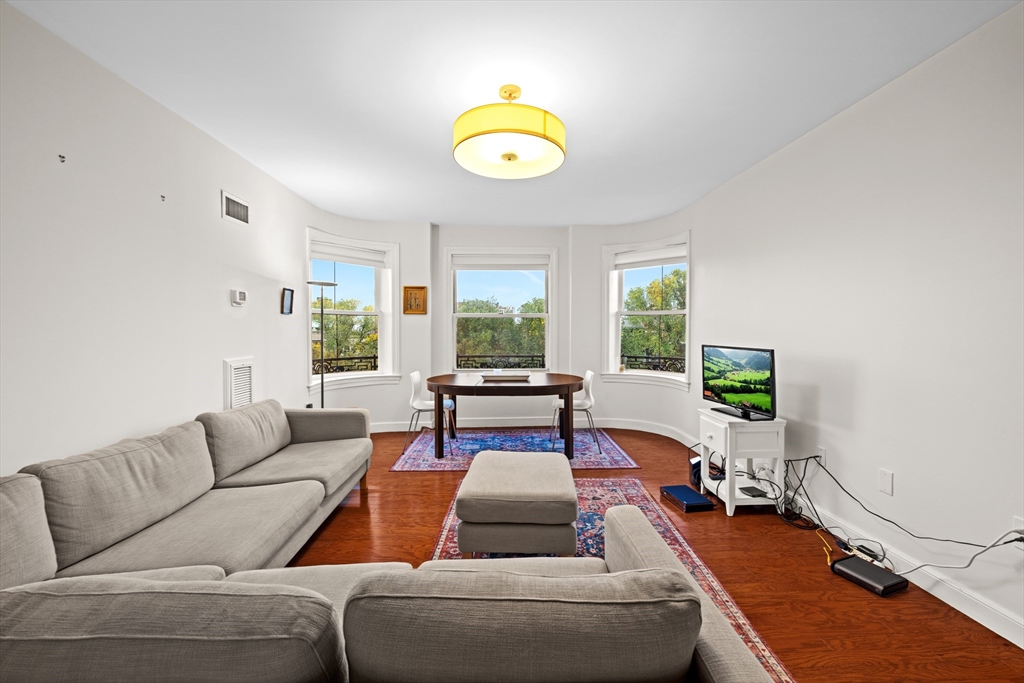 390 Commonwealth Avenue, Unit 609 Boston, MA 02215 - Photo 2 of 15