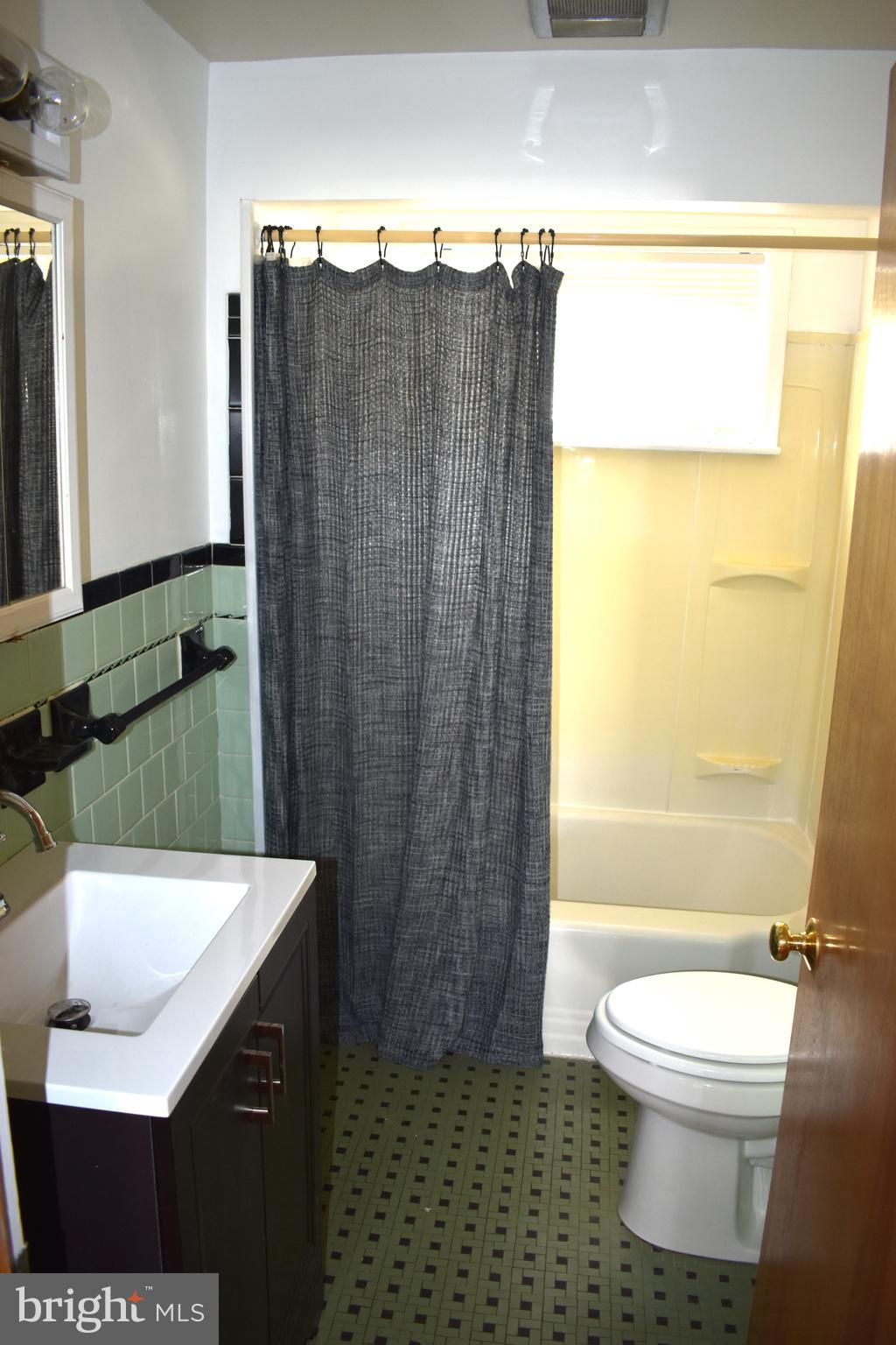 941 North State Street Ephrata, PA 17522 - Photo 21 of 32 Bath 1