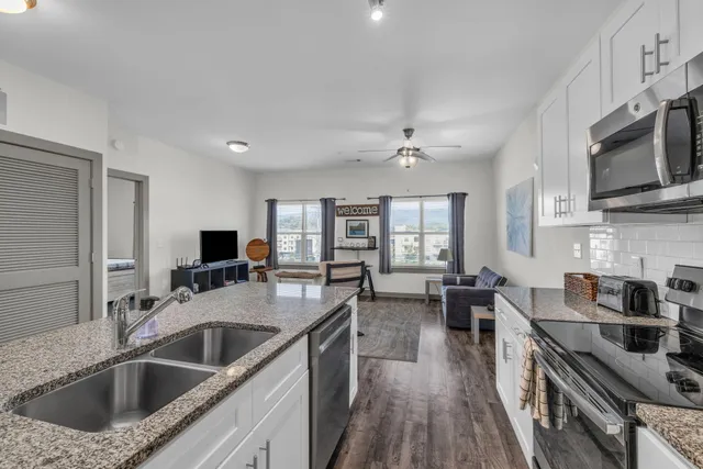 $307,500 | 804 Riverfront Parkway, Unit 310, Chattanooga, TN 37402