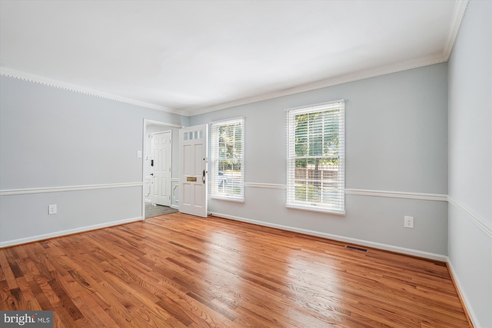 15418 Peach Orchard Road Silver Spring, MD 20905 - Photo 16 of 47 Main level bonus room.