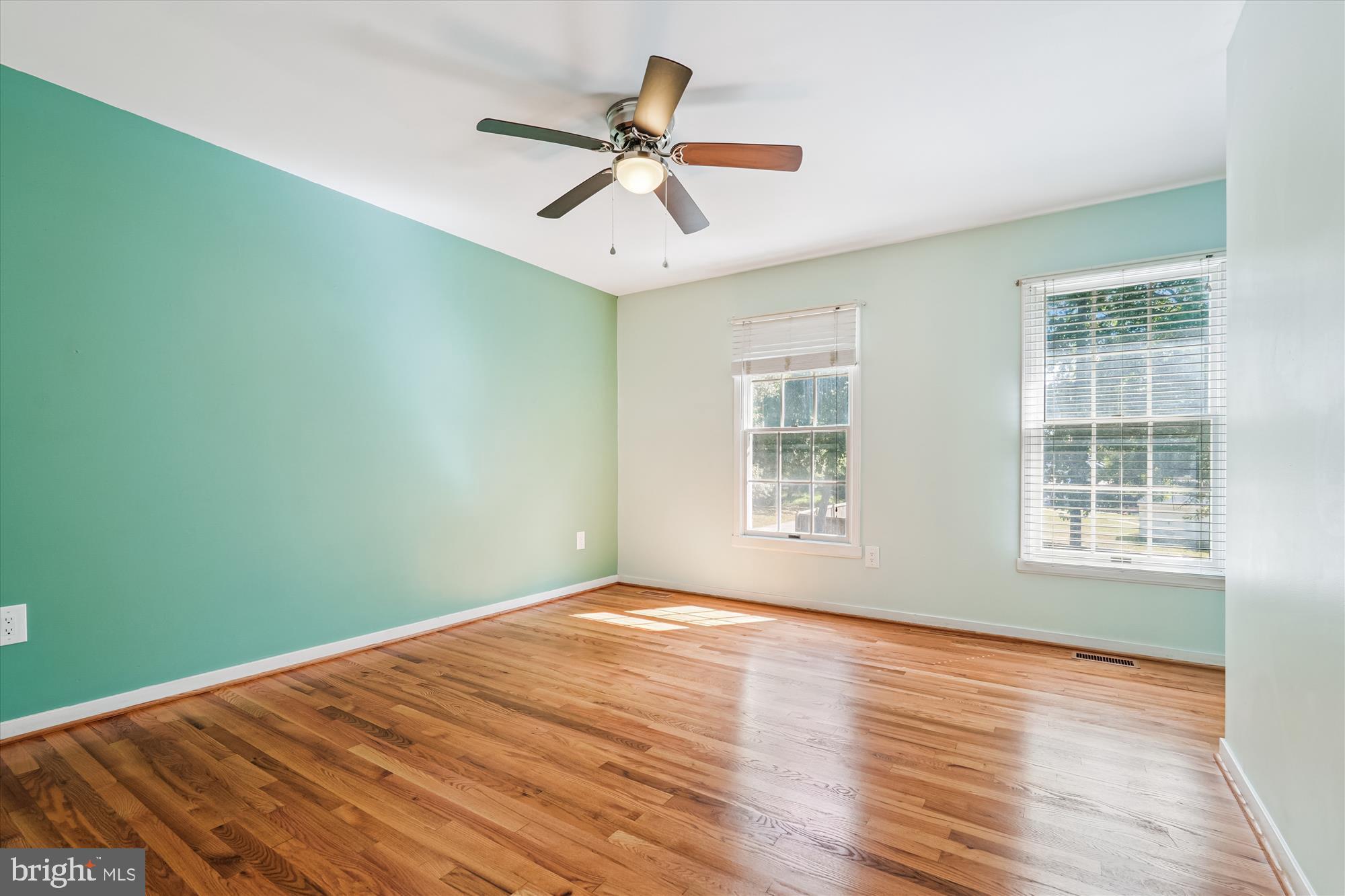 15418 Peach Orchard Road Silver Spring, MD 20905 - Photo 25 of 47 Bright bedroom #2 (upper level)