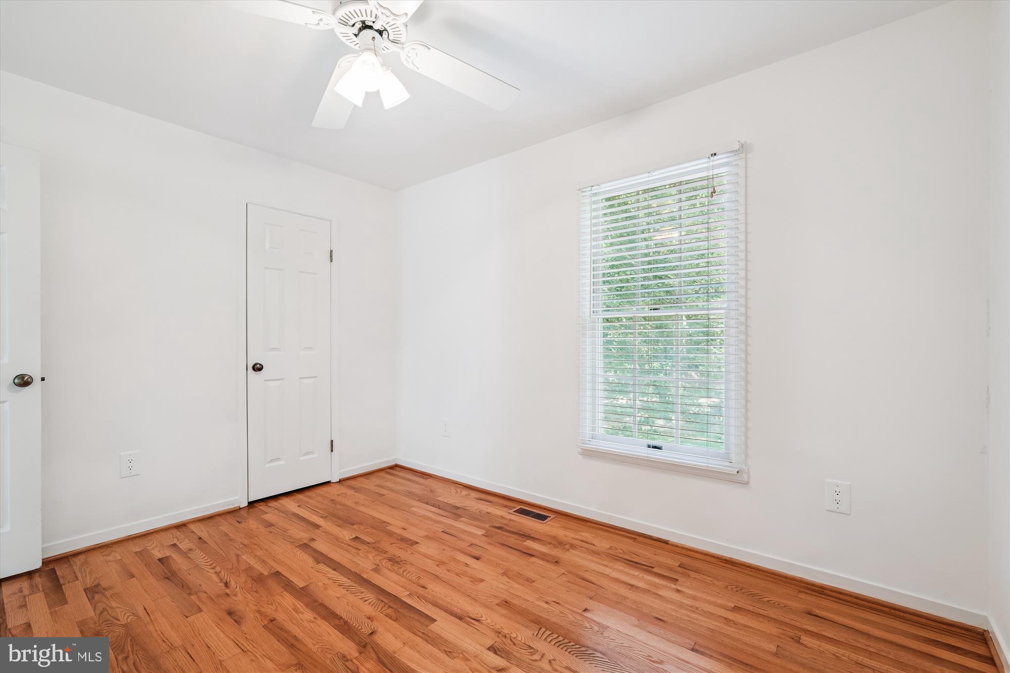 15418 Peach Orchard Road Silver Spring, MD 20905 - Photo 28 of 47 Bedroom #3 (upper level)