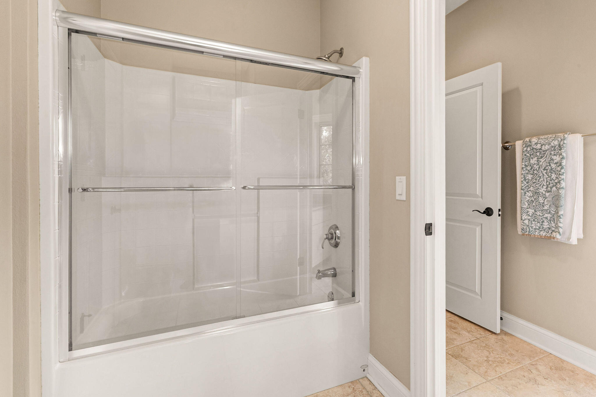 11092 Sutton Ridge Drive Mequon, WI 53097 - Photo 25 of 40 Jack and Jill Bath