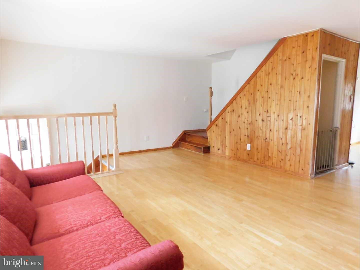 3543 Carey Road Philadelphia, PA 19154 - Photo 3 of 23 Living Room
