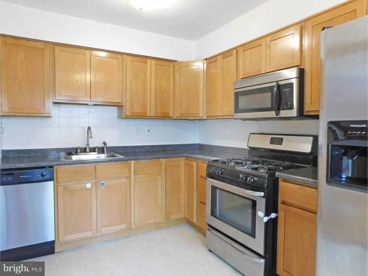 3543 Carey Road Philadelphia, PA 19154 - Photo 6 of 23 Kitchen