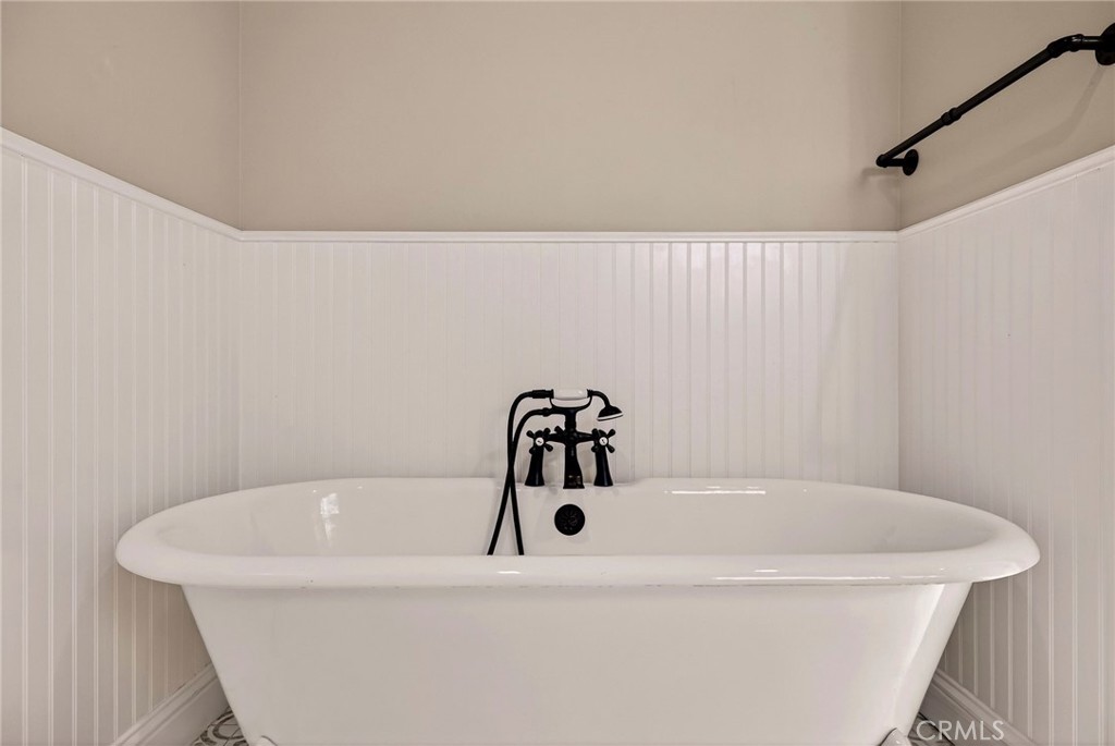 1390 Bennett Road Paradise, CA 95969 - Photo 22 of 51 claw-foot tub