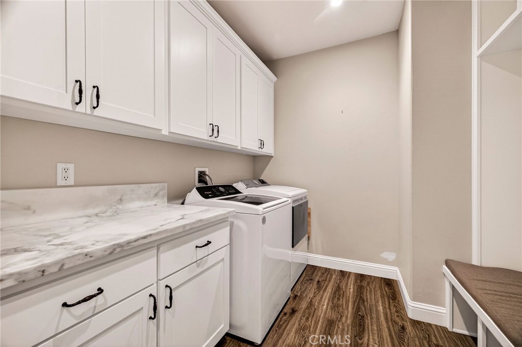 1390 Bennett Road Paradise, CA 95969 - Photo 34 of 51 laundry and mud room with granite counters
