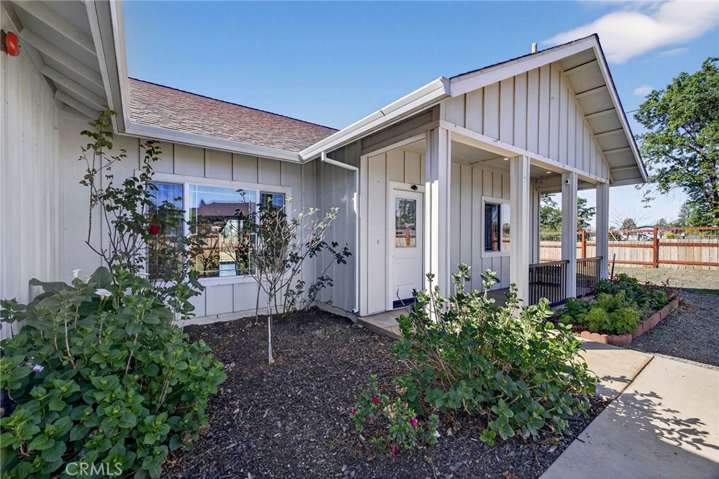 1390 Bennett Road Paradise, CA 95969 - Photo 4 of 51 front porch