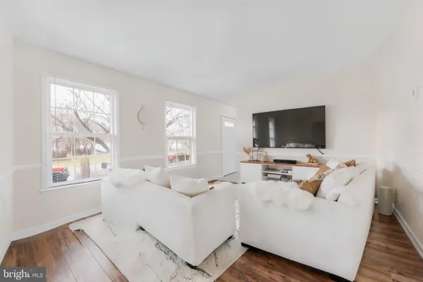 $860,000 | 13511 Chevy Chase Court, Chantilly, VA 20151