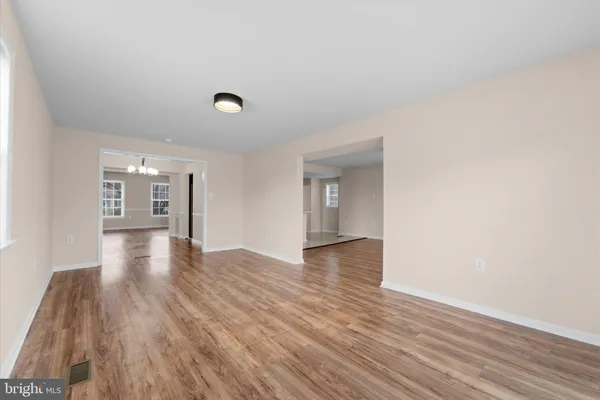$860,000 | 13511 Chevy Chase Court, Chantilly, VA 20151
