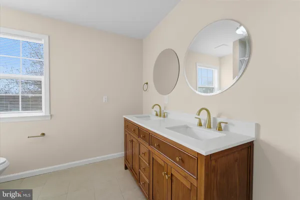 $860,000 | 13511 Chevy Chase Court, Chantilly, VA 20151