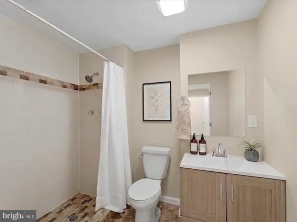 $860,000 | 13511 Chevy Chase Court, Chantilly, VA 20151