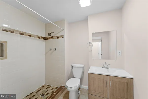 $860,000 | 13511 Chevy Chase Court, Chantilly, VA 20151