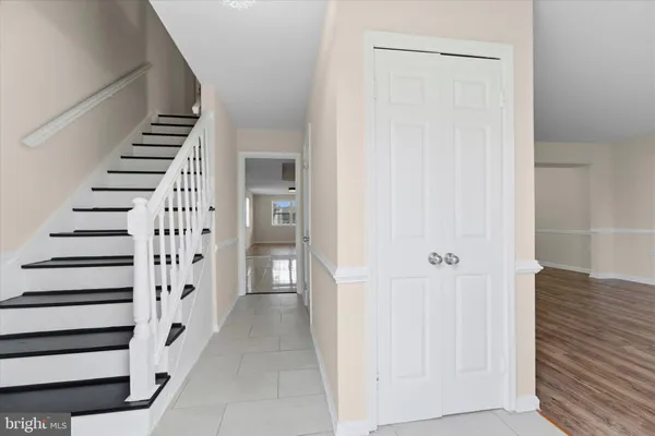 $860,000 | 13511 Chevy Chase Court, Chantilly, VA 20151
