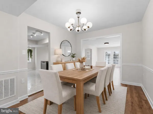 $860,000 | 13511 Chevy Chase Court, Chantilly, VA 20151