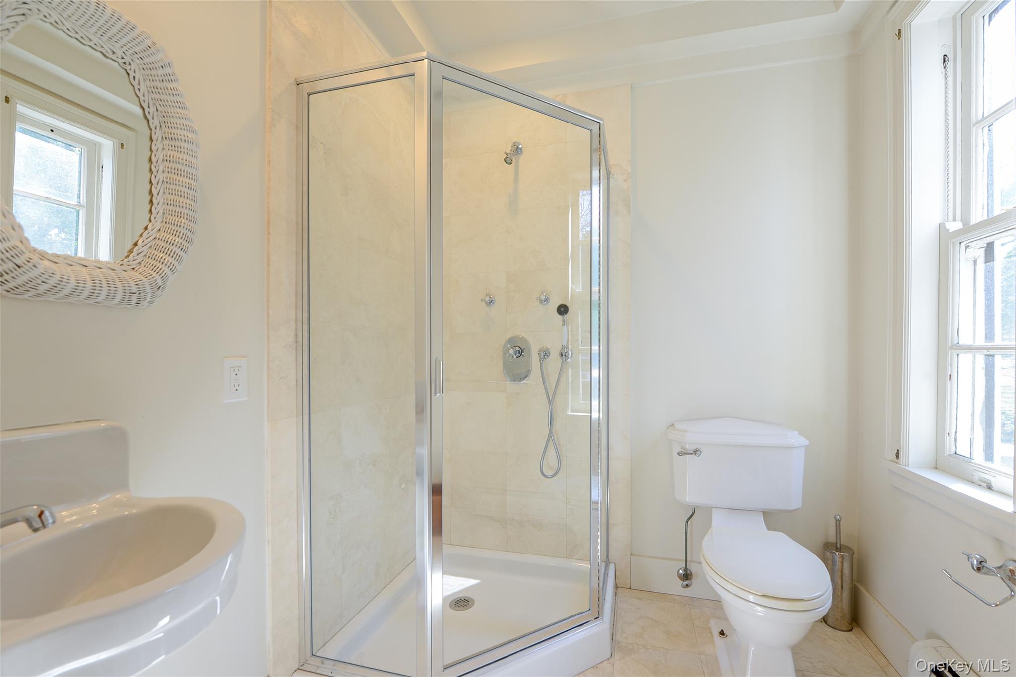 1 Pond Road Glen Cove, NY 11542 - Photo 10 of 36