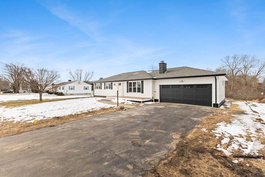 243 Pearse Road Swansea, MA 02777 - Photo 3 of 40 Gallery Image 3