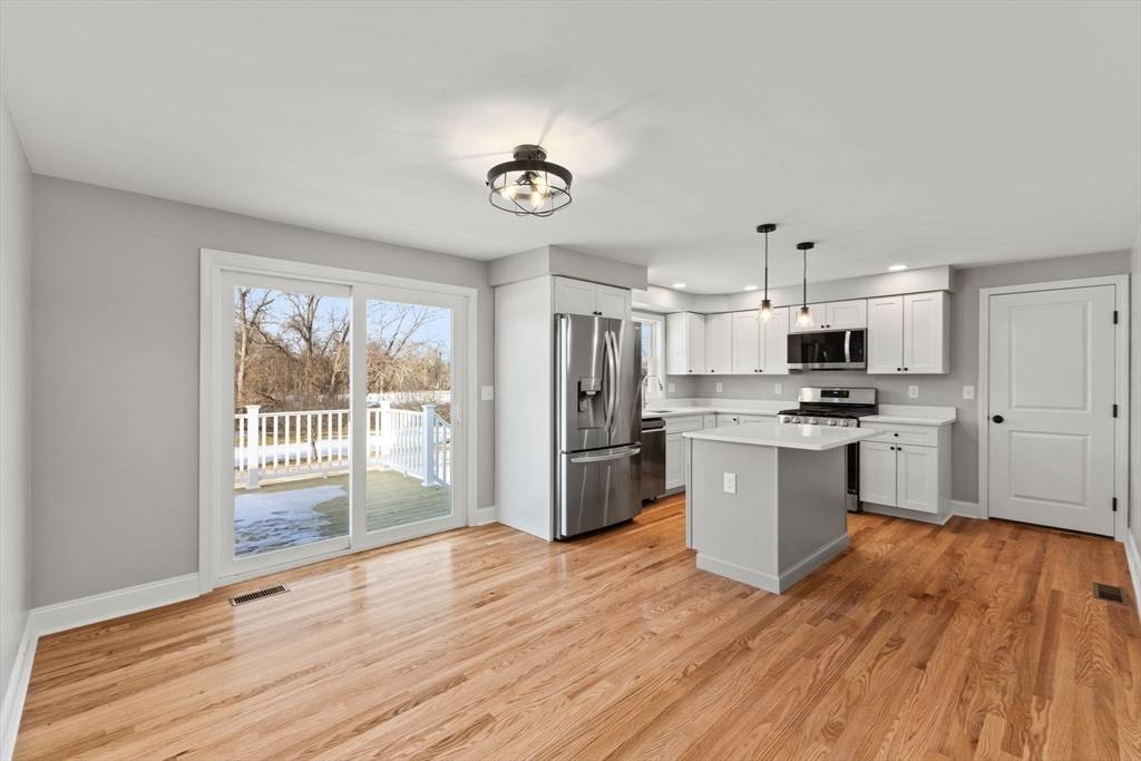 243 Pearse Road Swansea, MA 02777 - Photo 5 of 40 Gallery Image 5