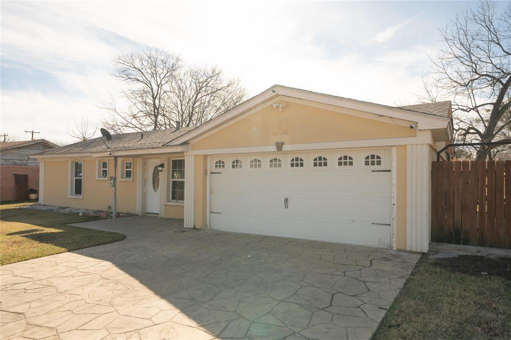913 Russell Road Everman, TX 76140 - Photo 4 of 28