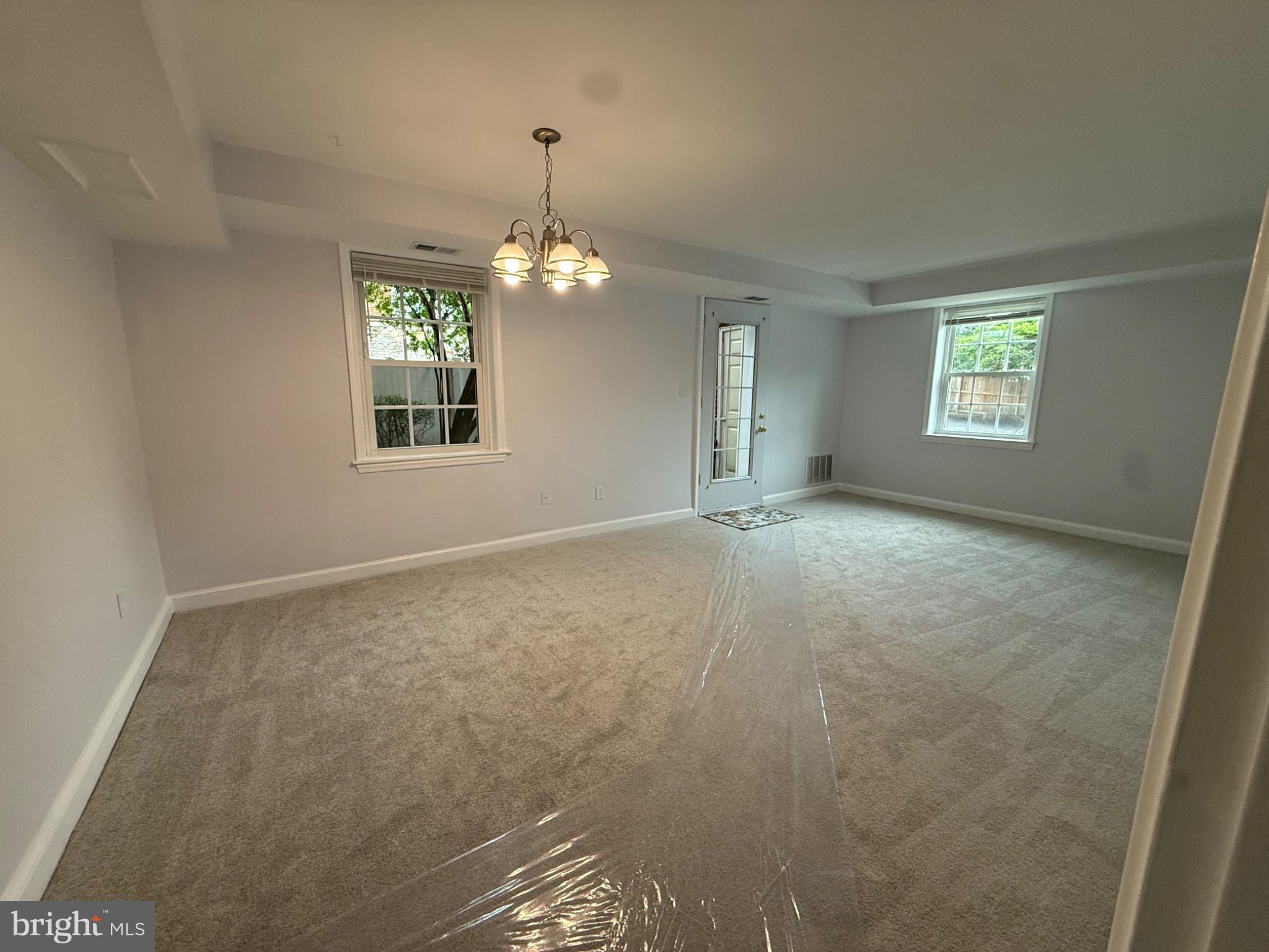 2902 13th Road South, Unit 4021 Arlington, VA 22204 - Photo 4 of 14 Spacious, light-filled living area.