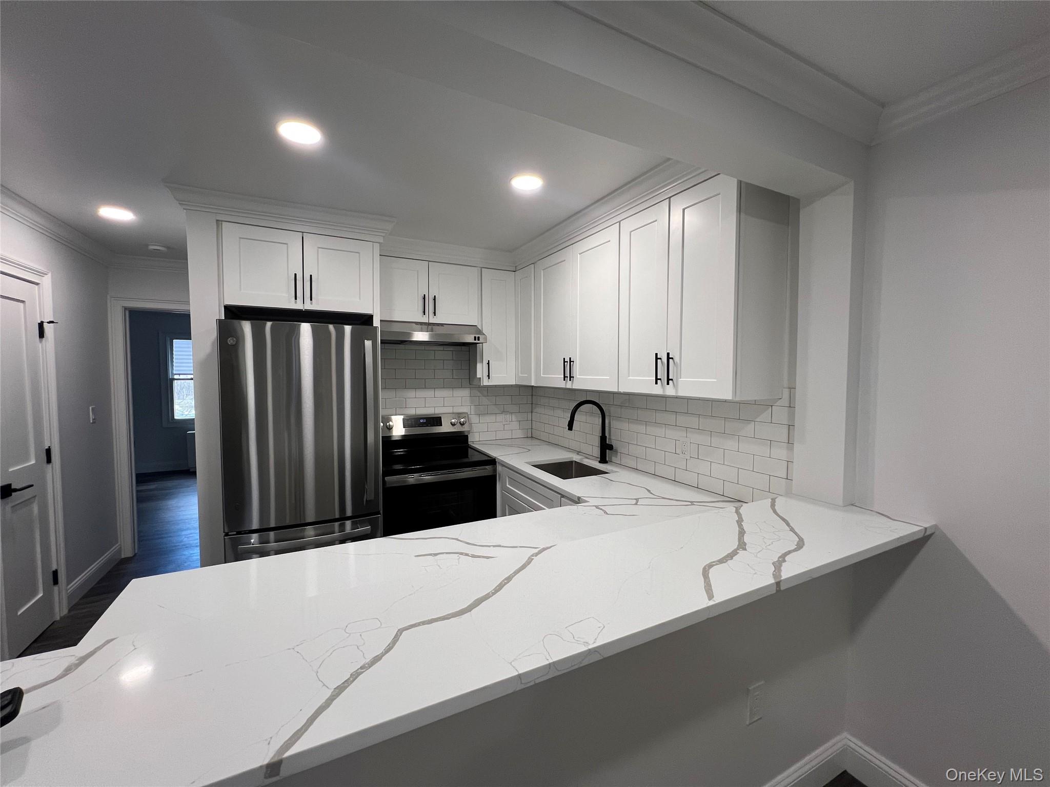 10 Wild Oaks Road, Unit 122 Goldens Bridge, NY 10526 - Photo 1 of 11 Newly reno kitchen with breakfast bar.
