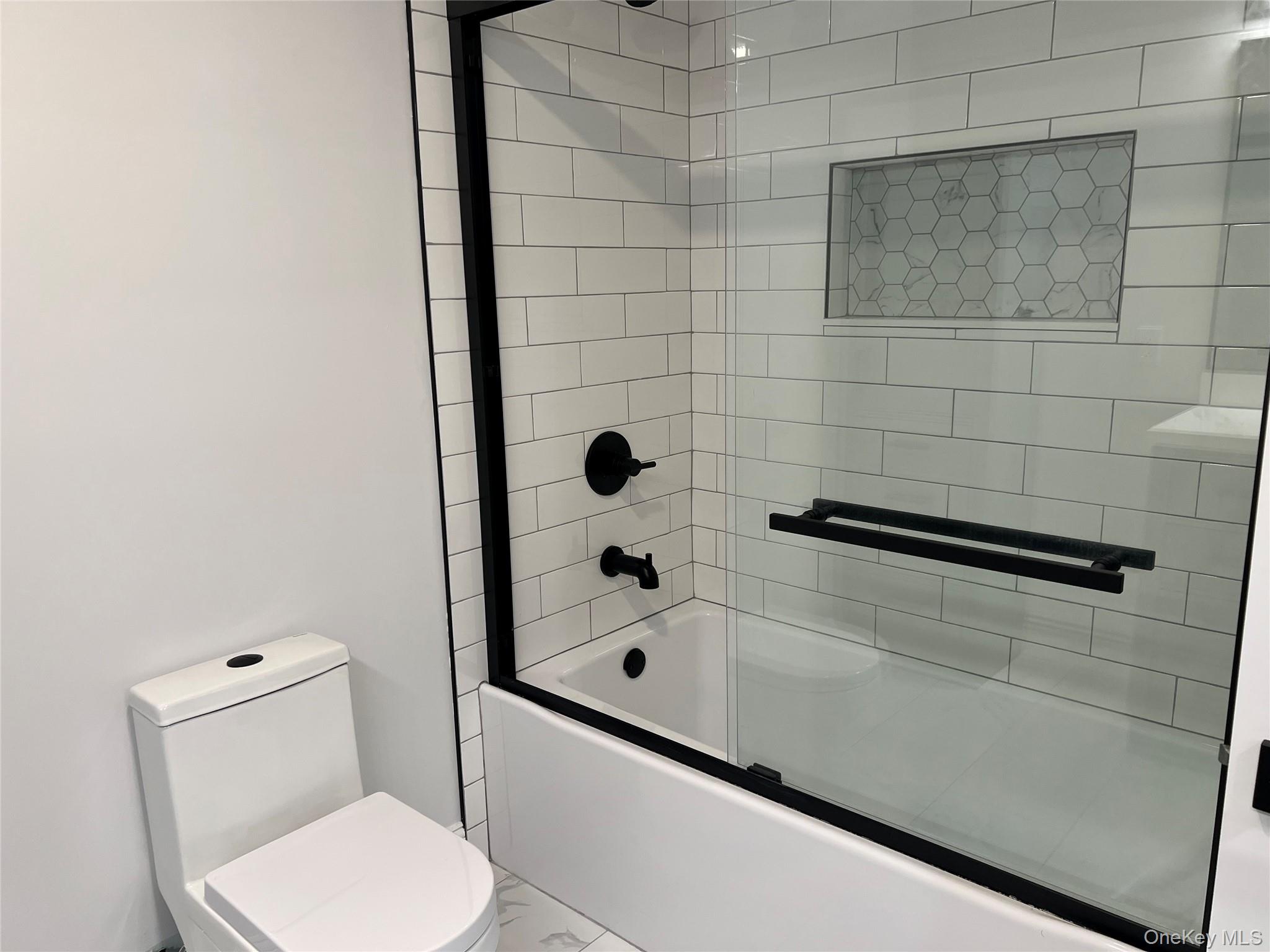 10 Wild Oaks Road, Unit 122 Goldens Bridge, NY 10526 - Photo 4 of 11 Bathroom newly renovated.