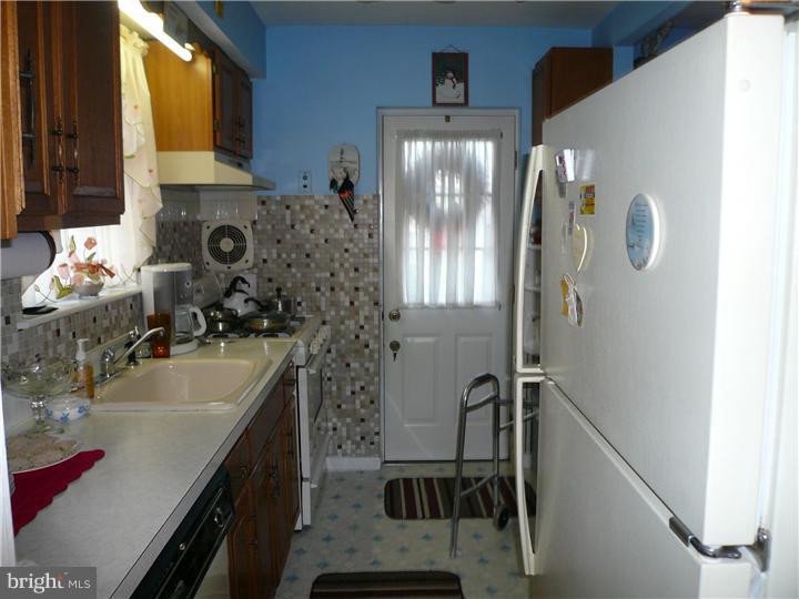 9219 Annapolis Road Philadelphia, PA 19114 - Photo 3 of 11 Kitchen