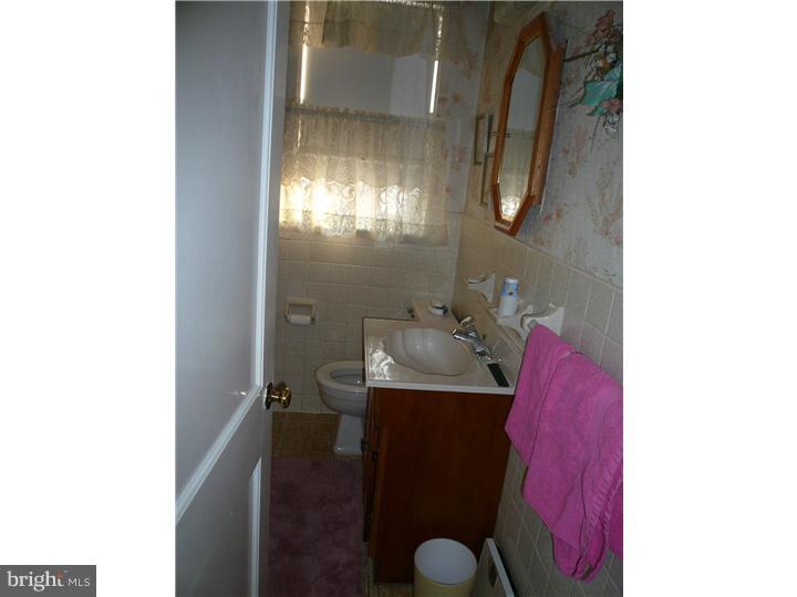9219 Annapolis Road Philadelphia, PA 19114 - Photo 5 of 11 Bathroom