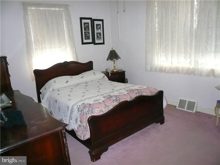 9219 Annapolis Road Philadelphia, PA 19114 - Photo 7 of 11 Bedroom - Main