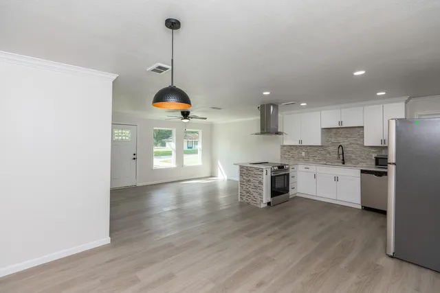 $1,950 | 5260 Landry Lane, Beaumont, TX 77708