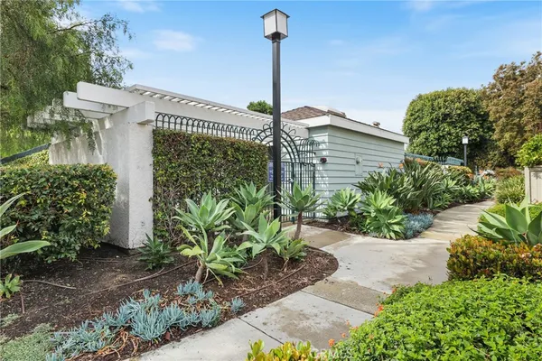 $899,000 | 415 Deerfield Avenue, Irvine, CA 92606