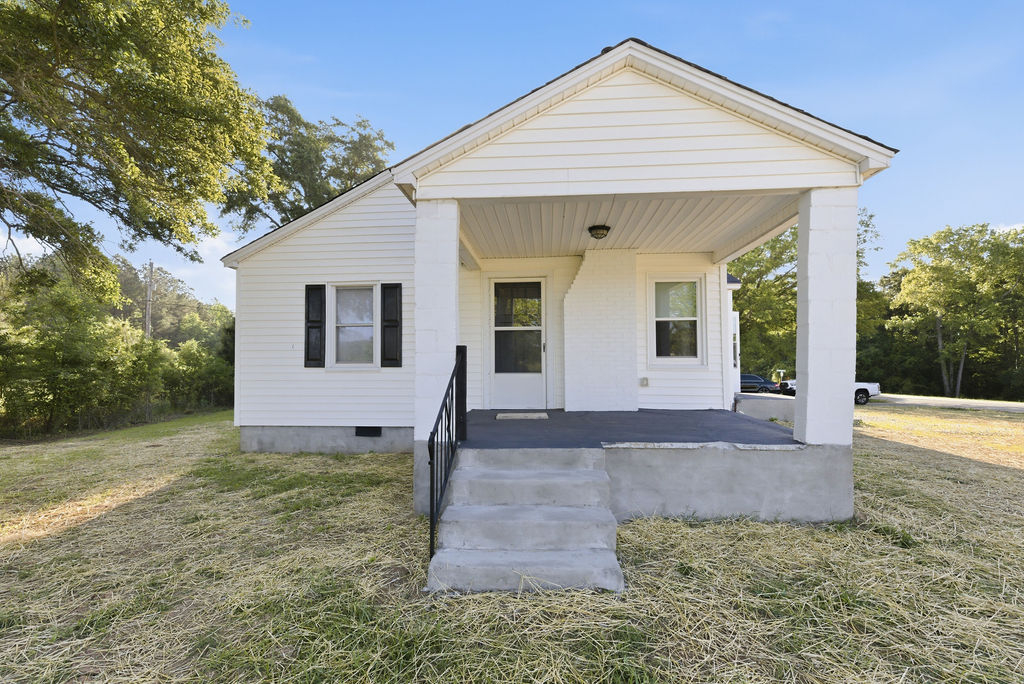 7604 Highway 252 Honea Path, SC 29654 - Photo 4 of 33 This charming home offers a welcoming facade with a cozy front porch and classic architectural details.