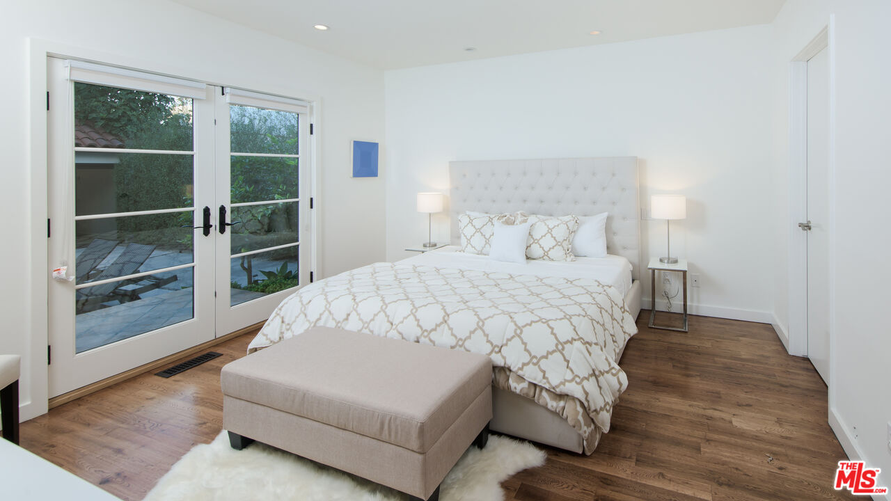 441 North Kings Road Los Angeles, CA 90048 - Photo 16 of 36 a bedroom with a bed and a window