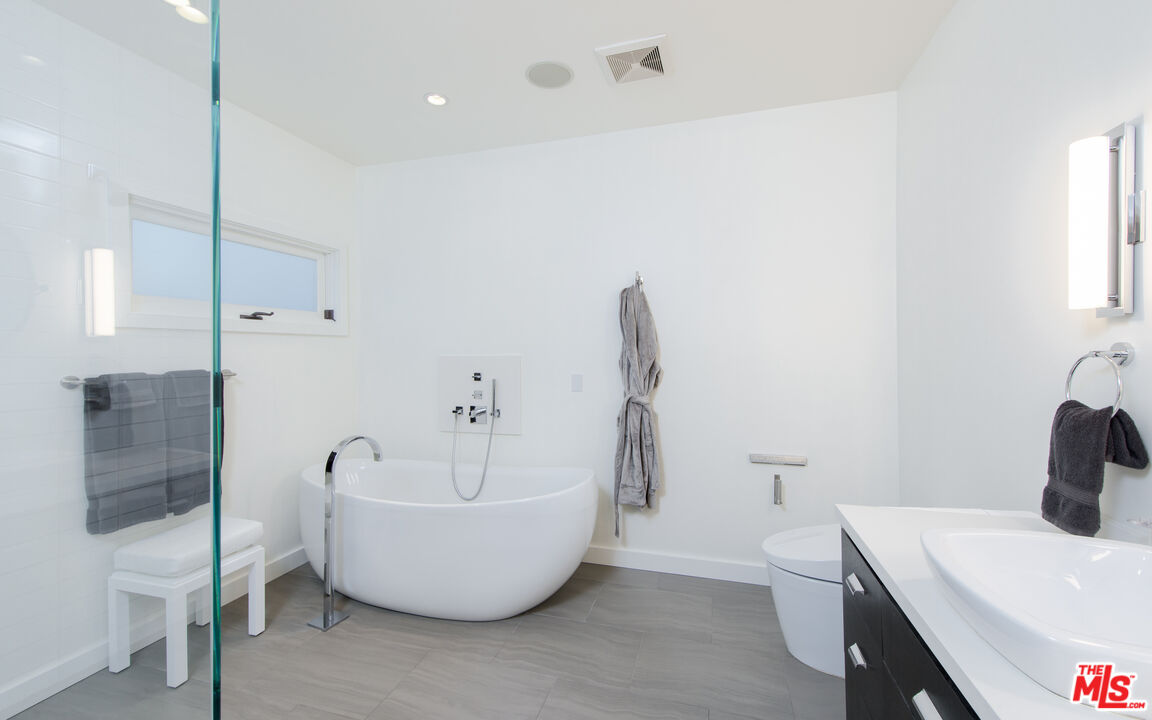 441 North Kings Road Los Angeles, CA 90048 - Photo 26 of 36 a spacious bathroom with a bathtub and shower
