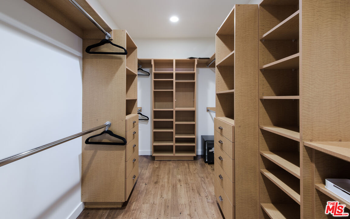 441 North Kings Road Los Angeles, CA 90048 - Photo 27 of 36 a view of walk in closet with empty racks