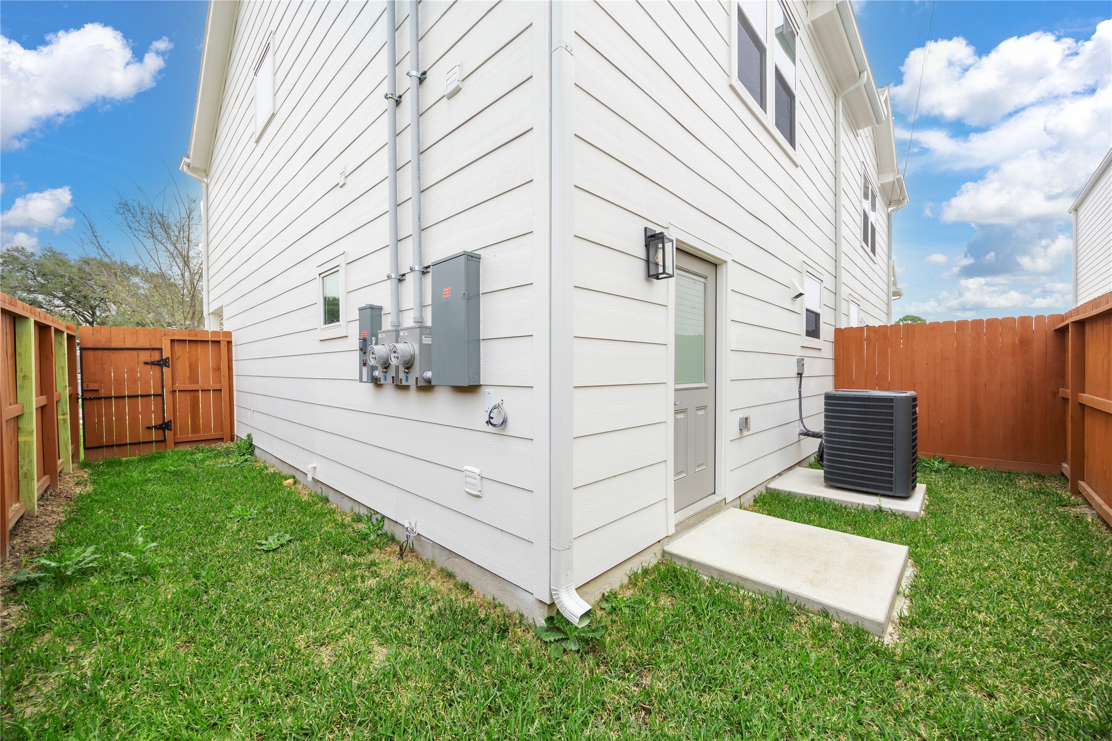 2753 Redrock Street, Unit B Houston, TX 77088 - Photo 35 of 35 a view of a backyard with white door