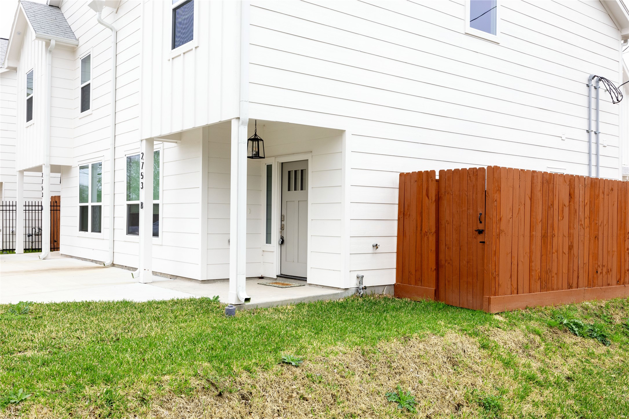 2753 Redrock Street, Unit B Houston, TX 77088 - Photo 4 of 35 a view of a house with backyard