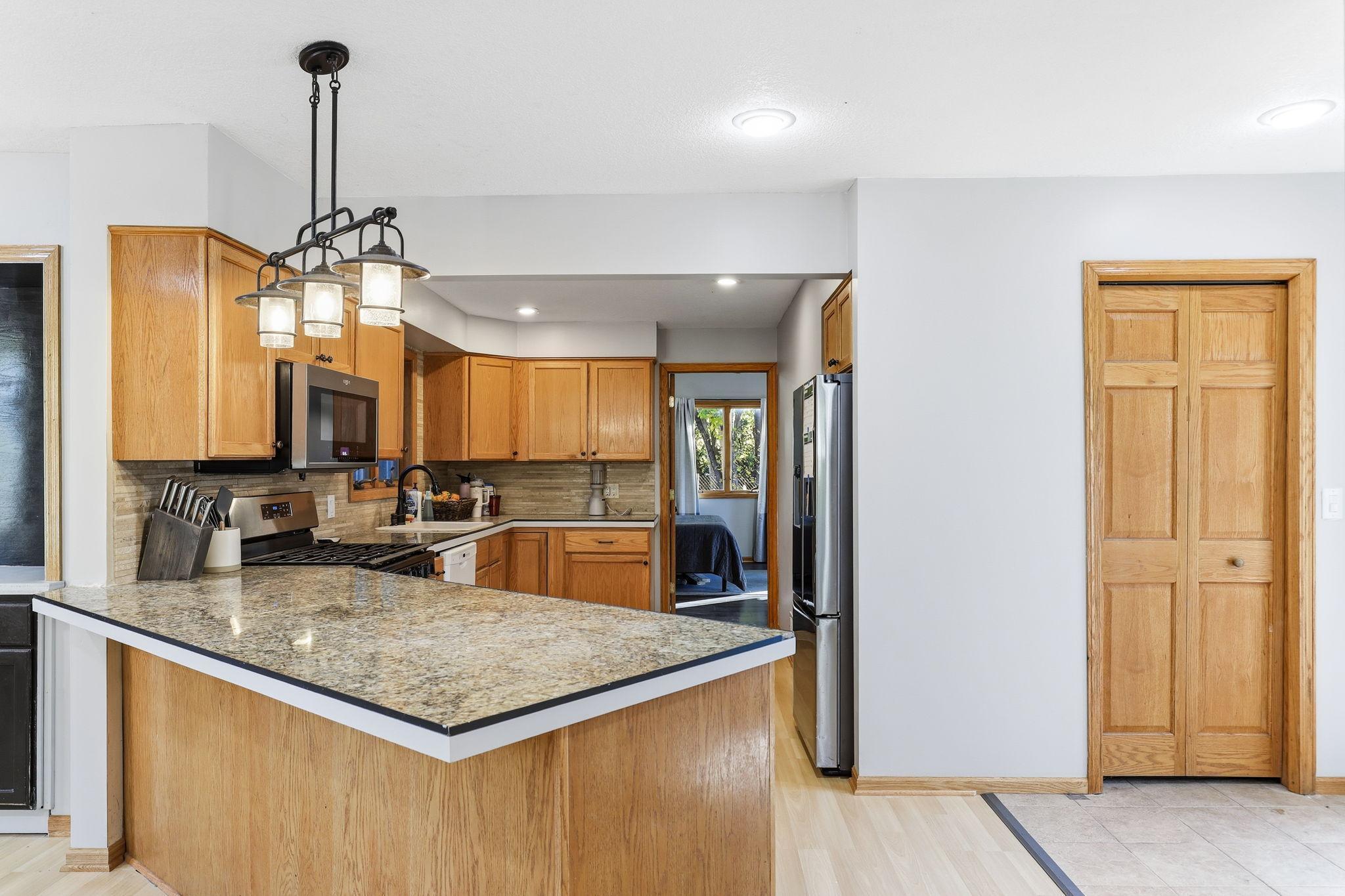 5209 Mayview Road Minnetonka, MN 55345 - Photo 10 of 38