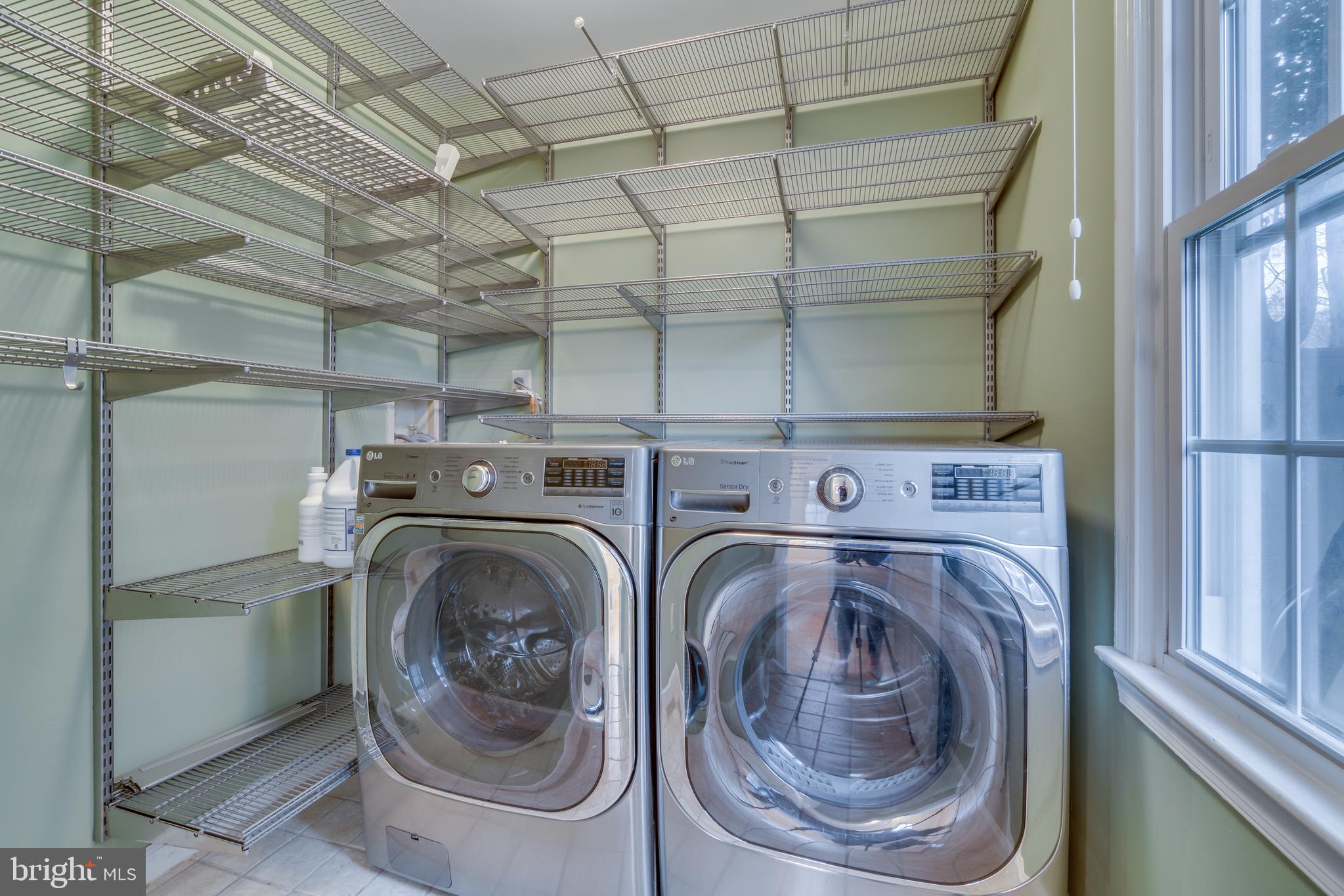 2069 Cobblestone Lane Reston, VA 20191 - Photo 33 of 35 a utility room with dryer and washer