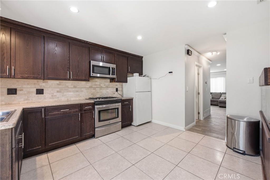 3424 Lockwood Court Simi Valley, CA 93063 - Photo 11 of 21