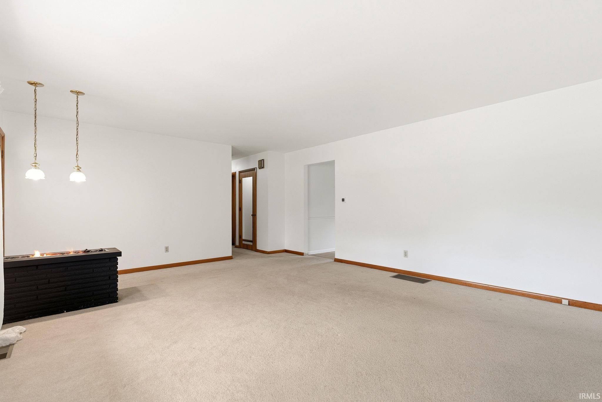 6515 West Hills Road Fort Wayne, IN 46804 - Photo 11 of 35