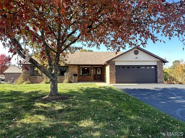 $500,000 | 9047 Sappington Road, Crestwood, MO 63126